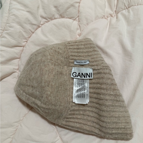 Ganni Beige Wool Ribbed Beanie - Picture 4 of 6